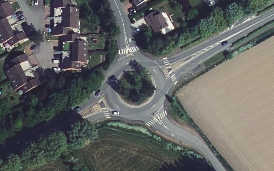 Vue aérienne du Rond-point anonyme n°26530141
