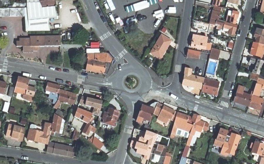 Vue aérienne du Rond-point anonyme n°26532627