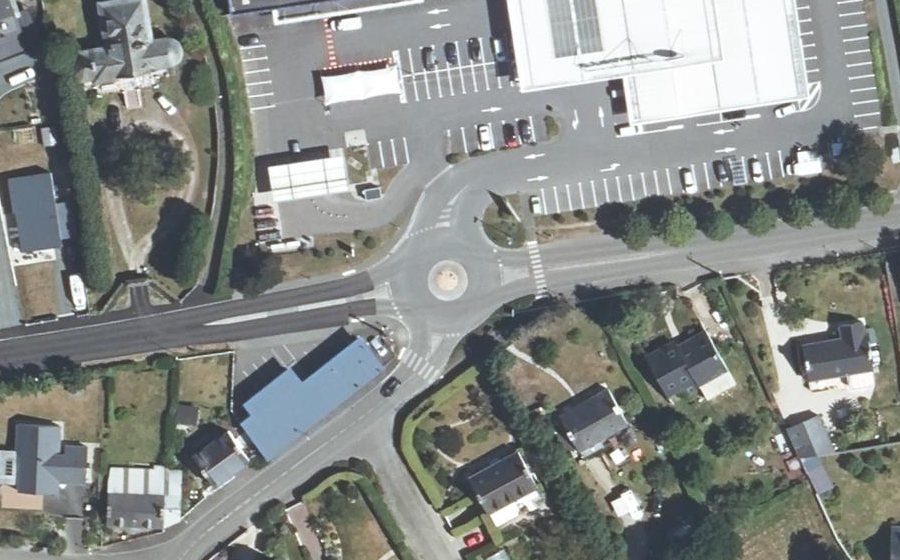 Vue aérienne du Rond-point anonyme n°26532772