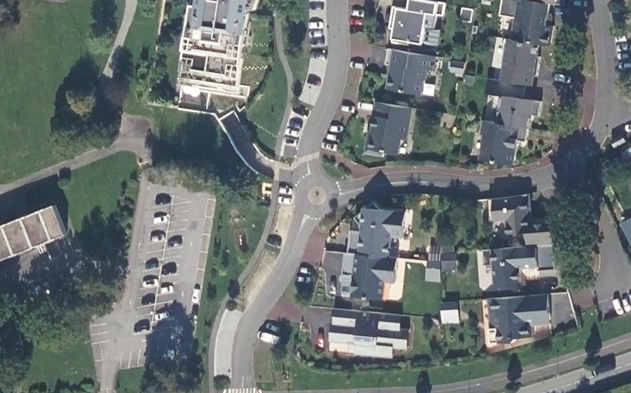 Vue aérienne du Rond-point anonyme n°26534018