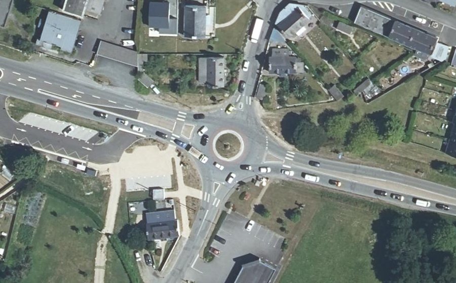 Vue aérienne du Rond-point anonyme n°26535692