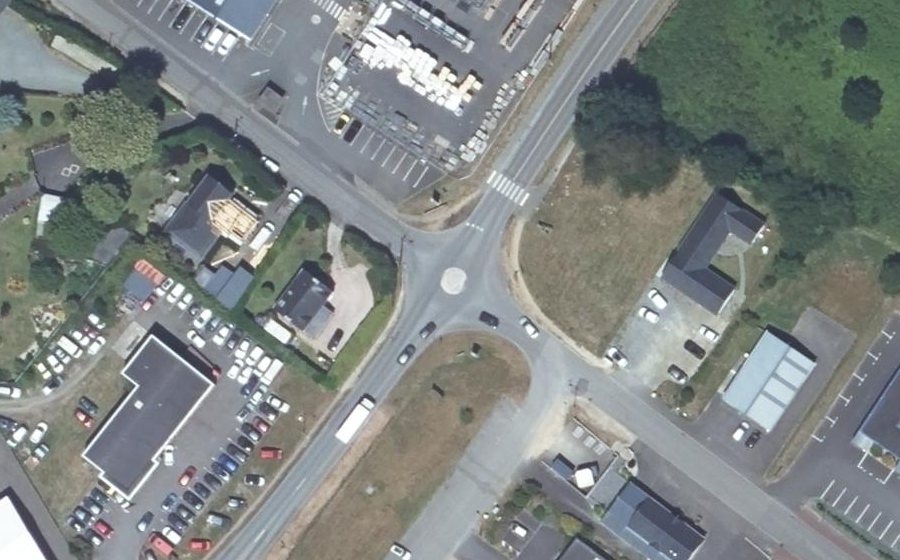 Vue aérienne du Rond-point anonyme n°26535844