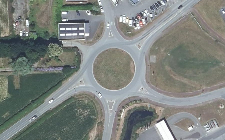 Vue aérienne du Rond-point anonyme n°26535846