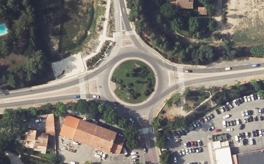 Vue aérienne du Rond-point anonyme n°26537580