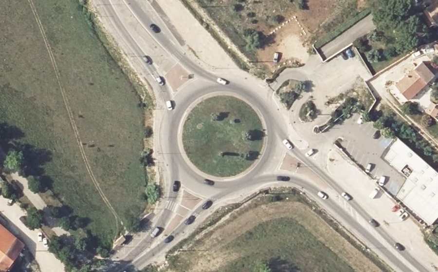 Vue aérienne du Rond-point anonyme n°26537666