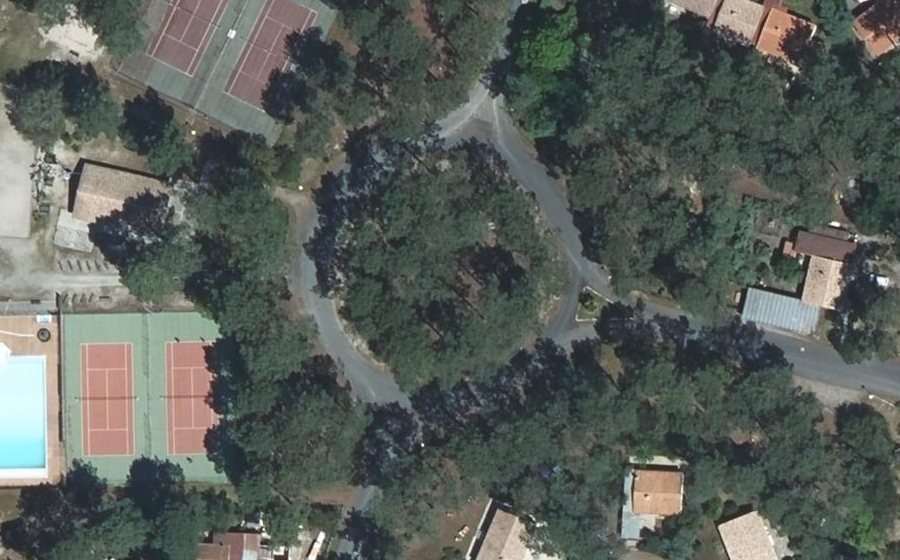 Vue aérienne du Rond-point anonyme n°26539359