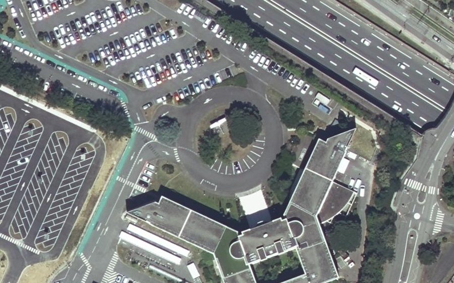 Vue aérienne du Rond-point anonyme n°265398426