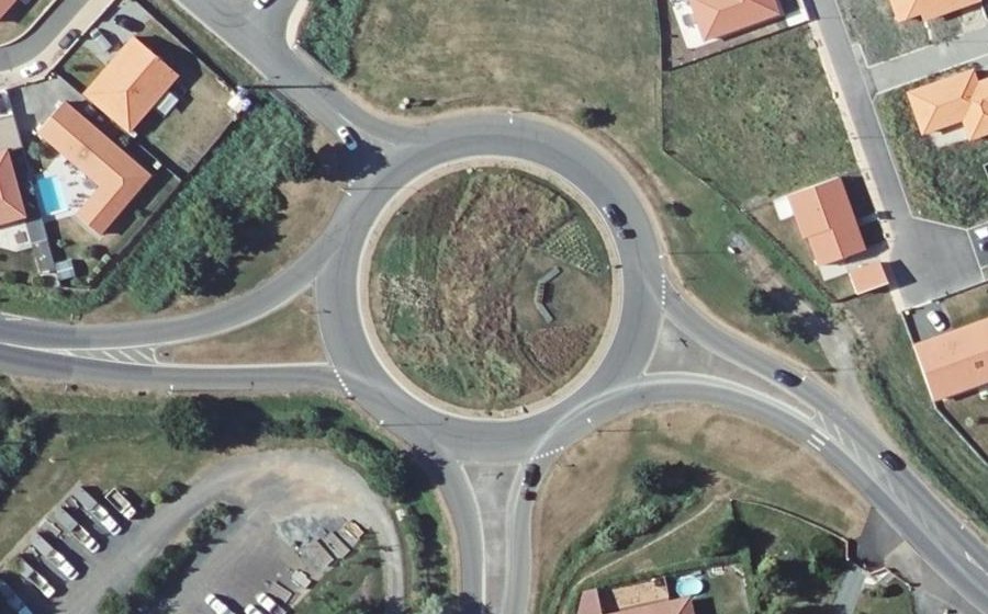 Vue aérienne du Rond-point anonyme n°26540404