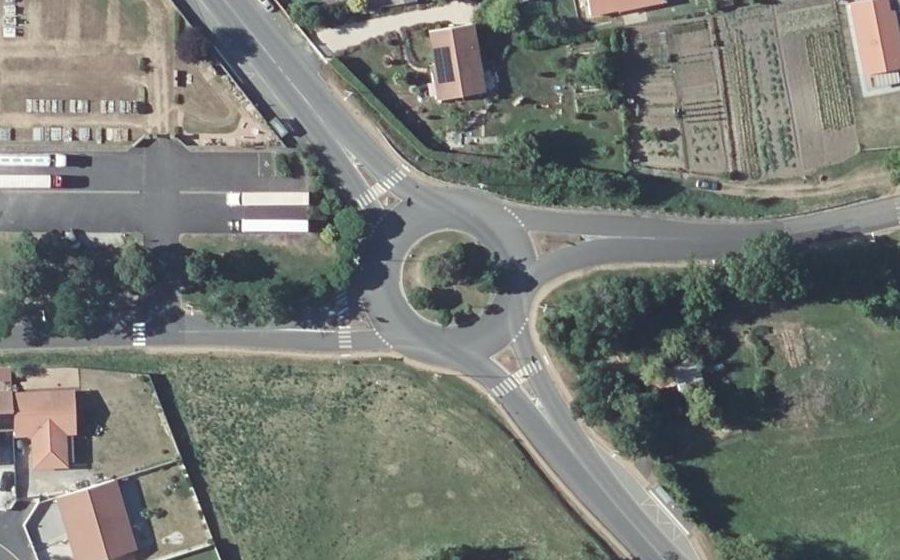 Vue aérienne du Rond-point anonyme n°26540543