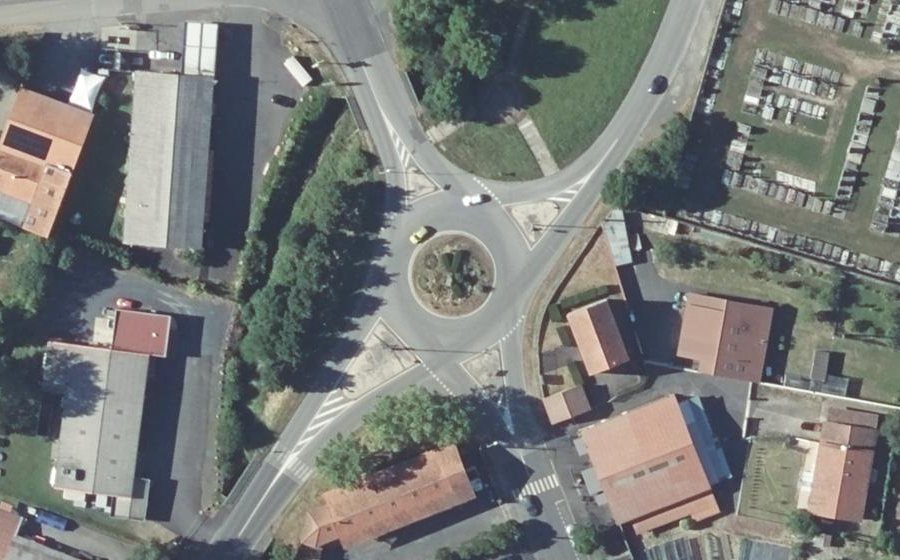 Vue aérienne du Rond-point anonyme n°26540629