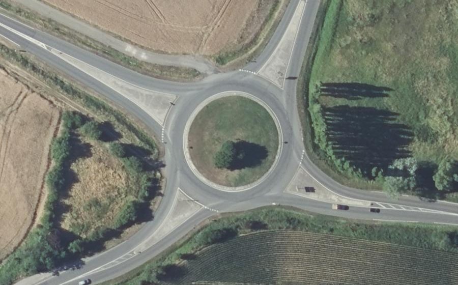 Vue aérienne du Rond-point anonyme n°26540761