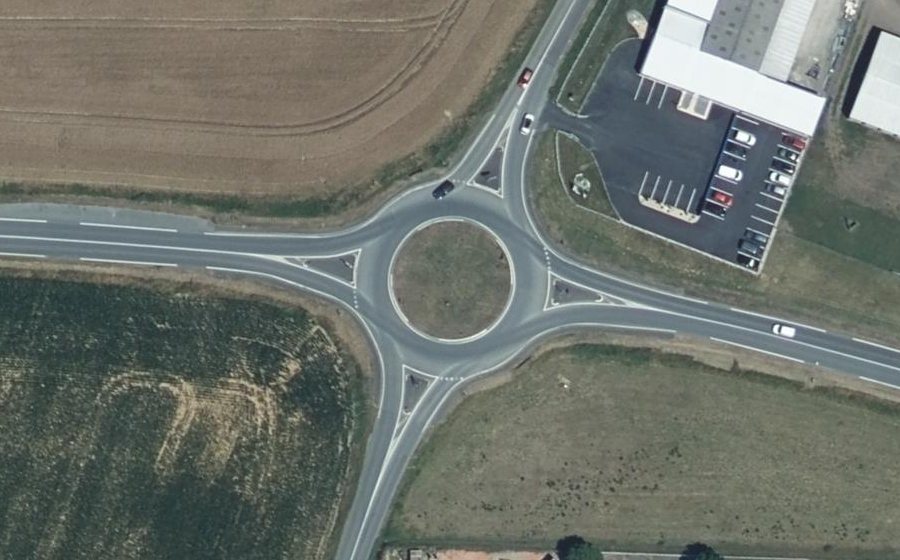 Vue aérienne du Rond-point anonyme n°265427985