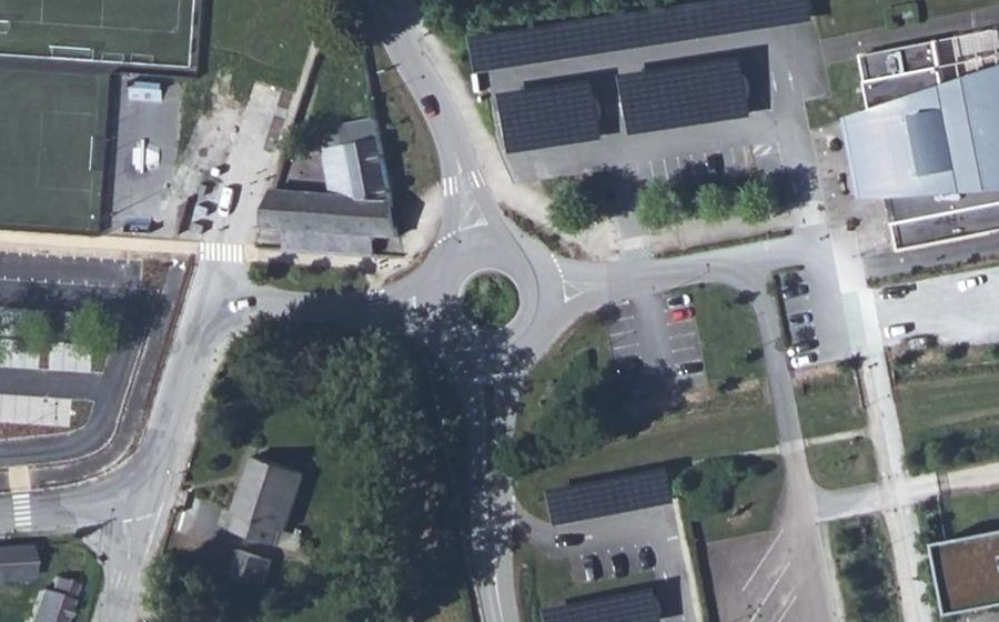 Vue aérienne du Rond-point anonyme n°26545936