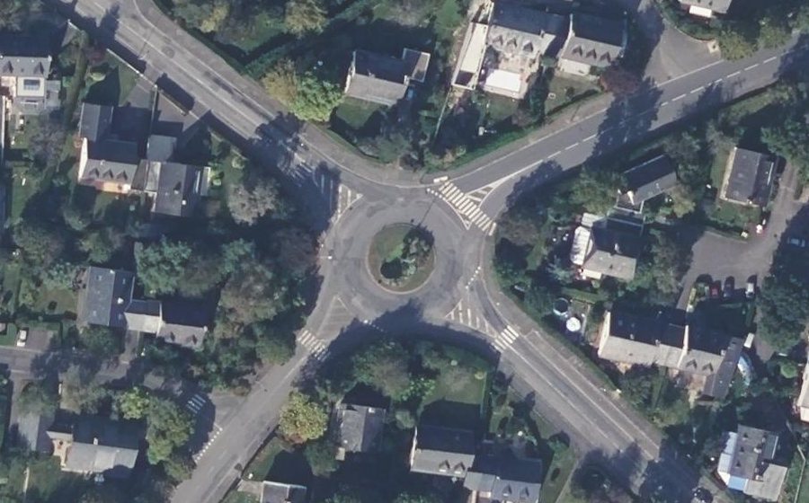 Vue aérienne du Rond-point anonyme n°26549245