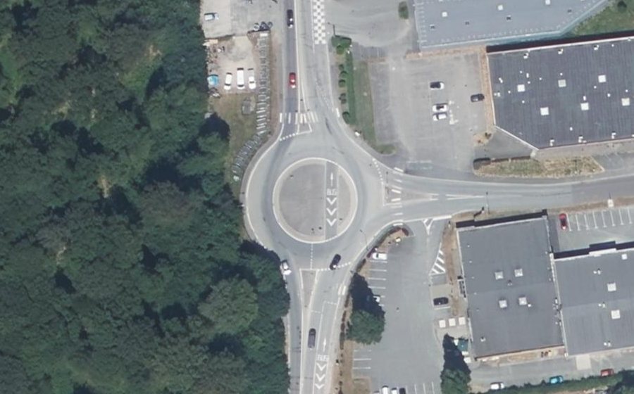 Vue aérienne du Rond-point anonyme n°265514934