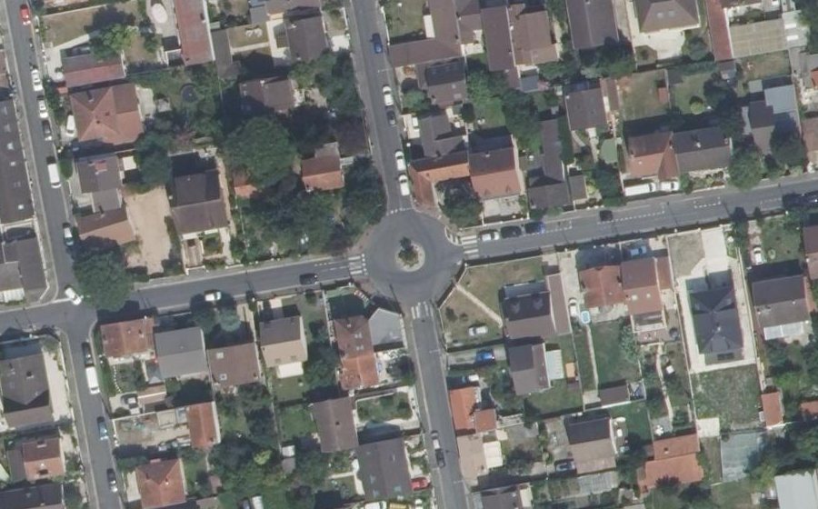 Vue aérienne du Rond-point anonyme n°26558851