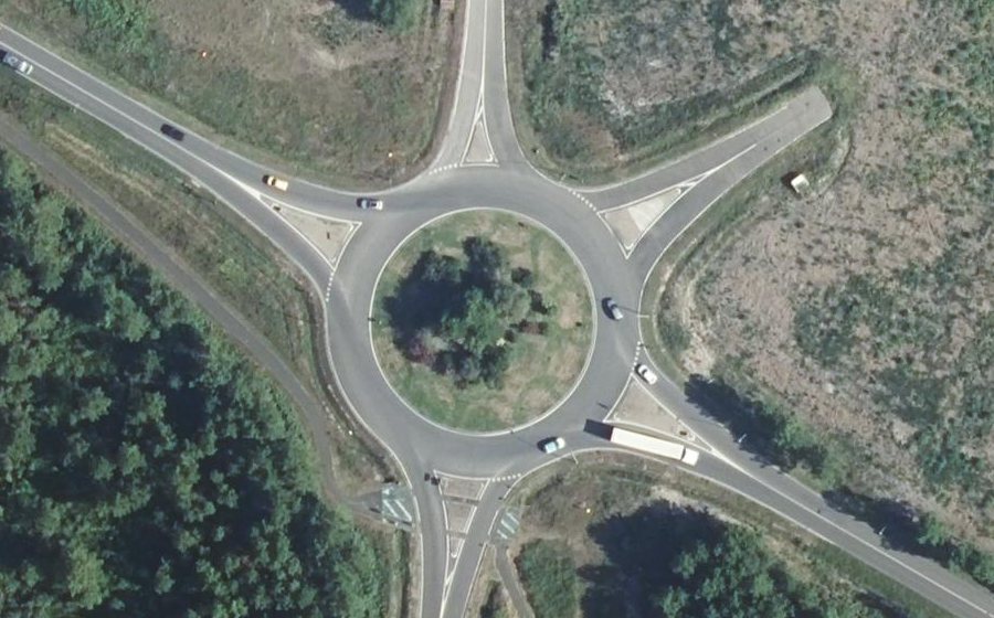 Vue aérienne du Rond-point anonyme n°26561258