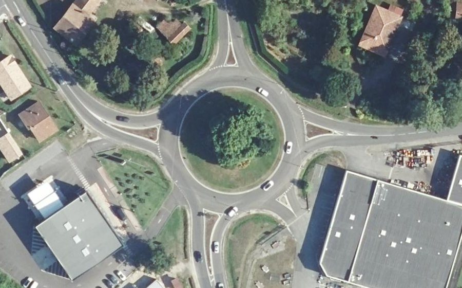 Vue aérienne du Rond-point anonyme n°26561310