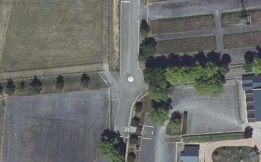 Vue aérienne du Rond-point anonyme n°265636570