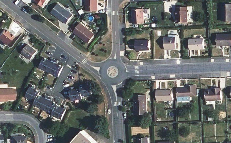 Vue aérienne du Rond-point anonyme n°26565378