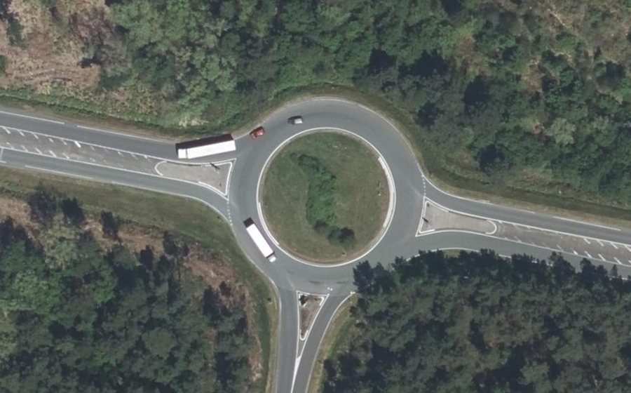 Vue aérienne du Rond-point anonyme n°26566810