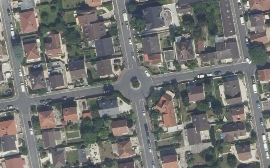 Vue aérienne du Rond-point anonyme n°26567201