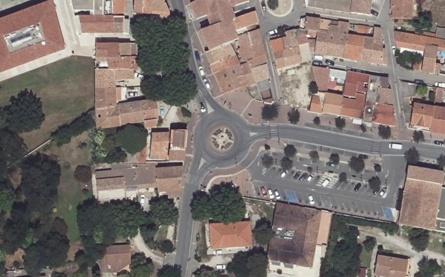 Vue aérienne du Rond-point anonyme n°26567901