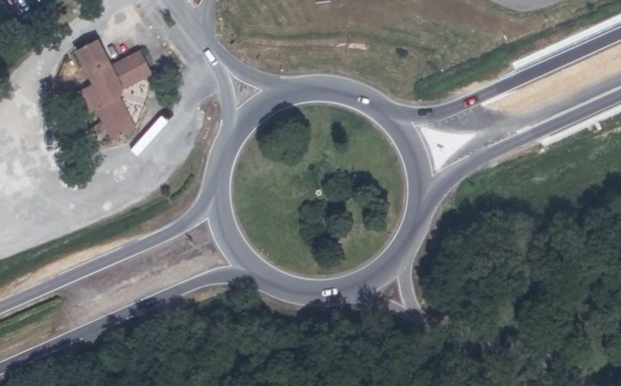 Vue aérienne du Rond-point anonyme n°26568256