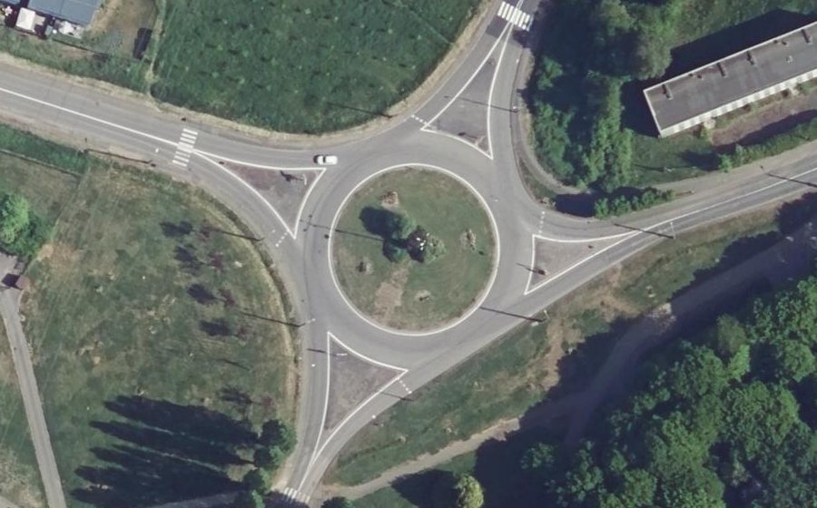 Vue aérienne du Rond-point anonyme n°26569240