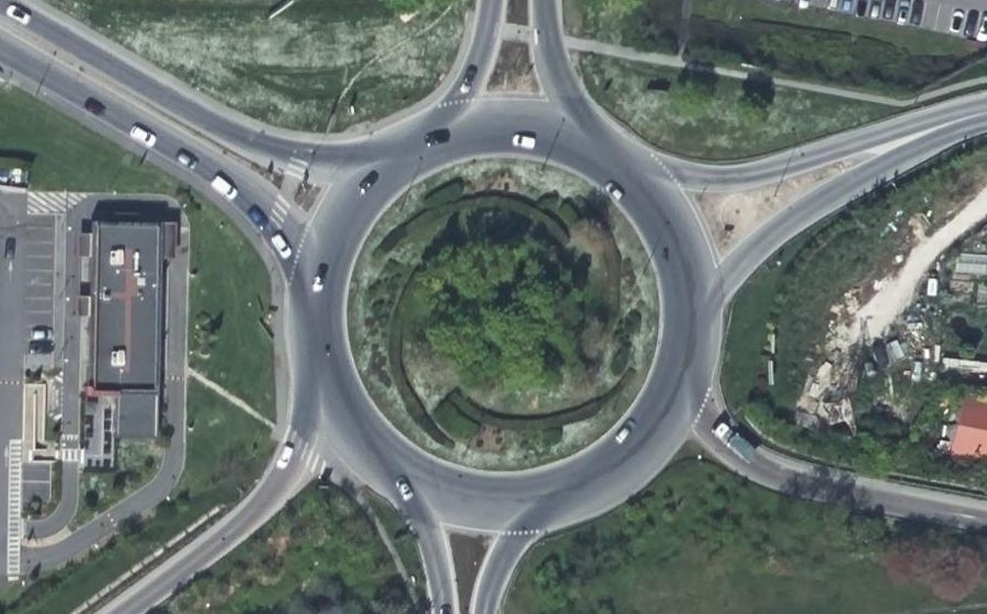 Vue aérienne du Rond-point anonyme n°26569844