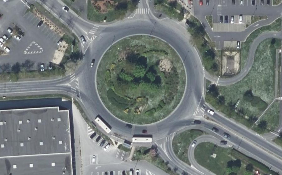 Vue aérienne du Rond-point anonyme n°26569849