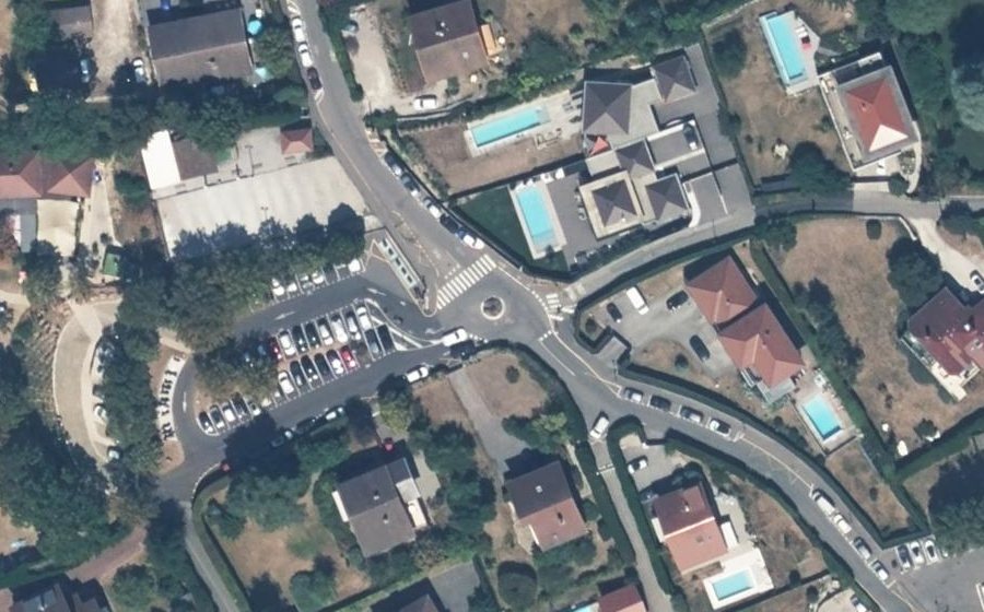 Vue aérienne du Rond-point anonyme n°26573594