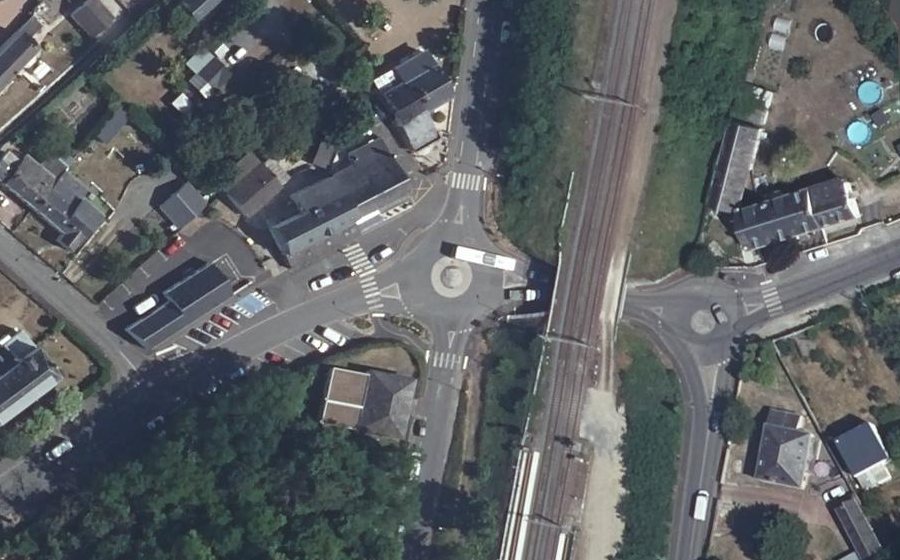 Vue aérienne du Rond-point anonyme n°265747163