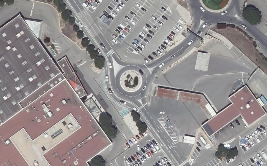 Vue aérienne du Rond-point anonyme n°26575539