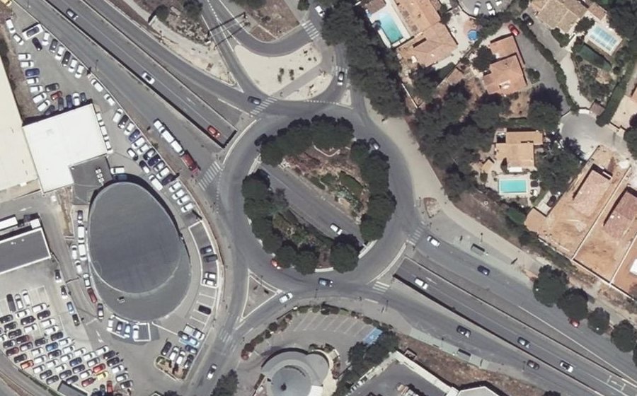 Vue aérienne du Rond-point anonyme n°26575709