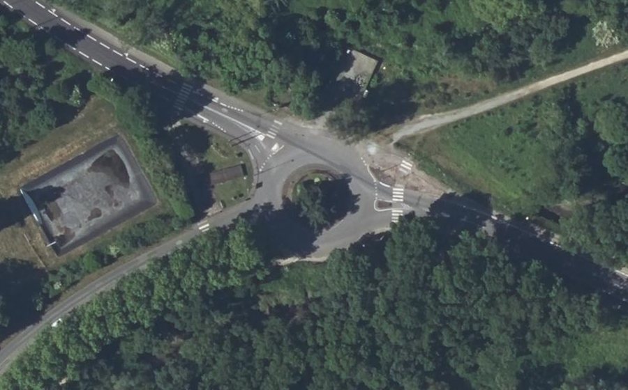 Vue aérienne du Rond-point anonyme n°26578485
