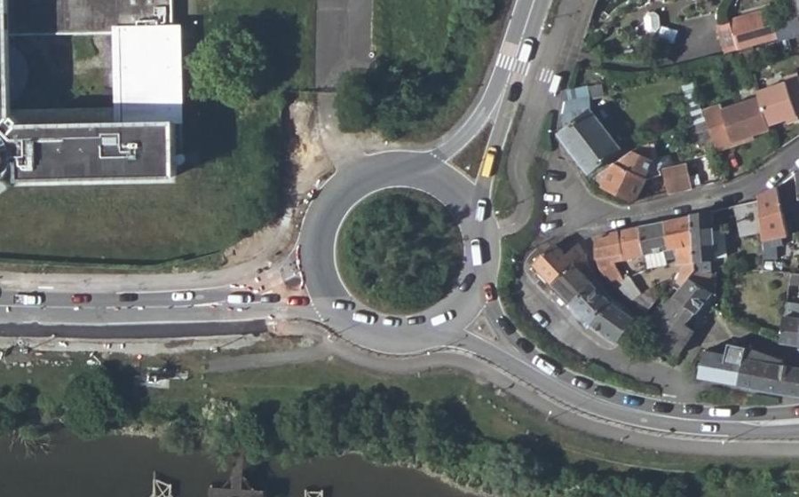 Vue aérienne du Rond-point anonyme n°26578673