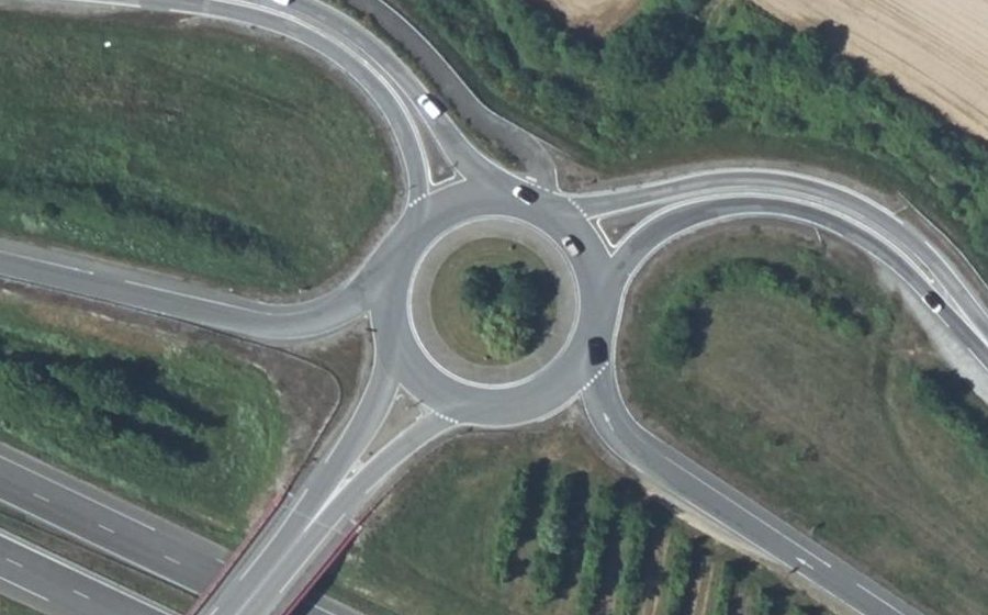 Vue aérienne du Rond-point anonyme n°26579236