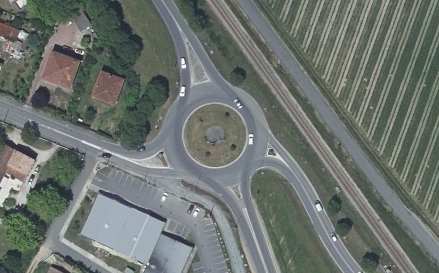 Vue aérienne du Rond-point anonyme n°26590360