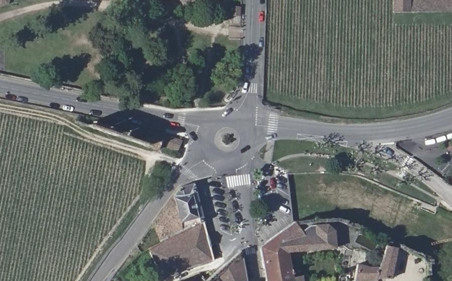 Vue aérienne du Rond-point anonyme n°26590439
