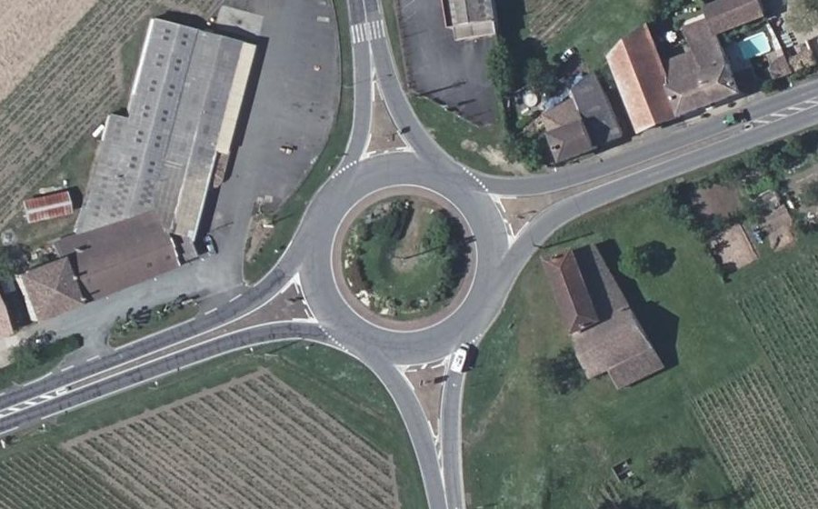 Vue aérienne du Rond-point anonyme n°26590982