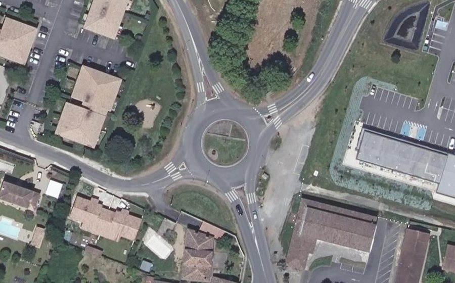Vue aérienne du Rond-point anonyme n°26591185
