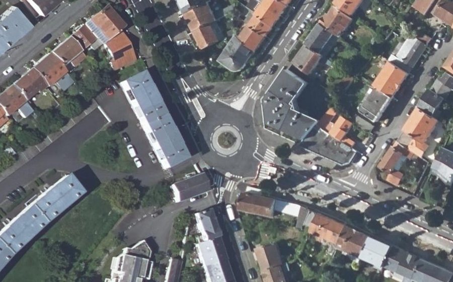 Vue aérienne du Rond-point anonyme n°26592444
