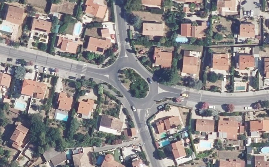 Vue aérienne du Rond-point anonyme n°26592899