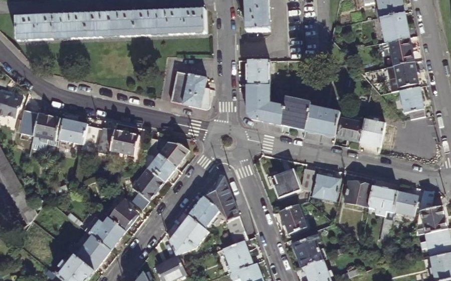 Vue aérienne du Rond-point anonyme n°26593198