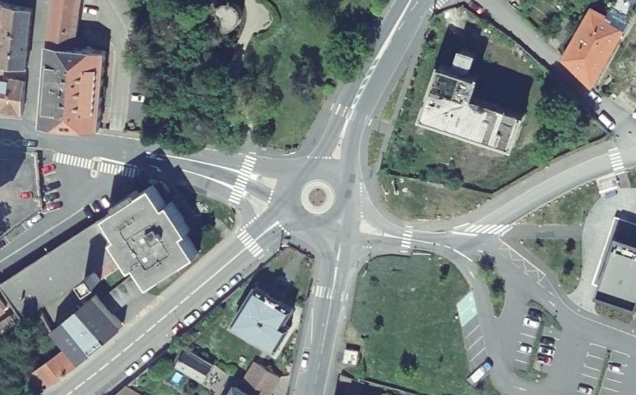 Vue aérienne du Rond-point anonyme n°265965052