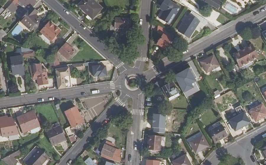 Vue aérienne du Rond-point anonyme n°265975917