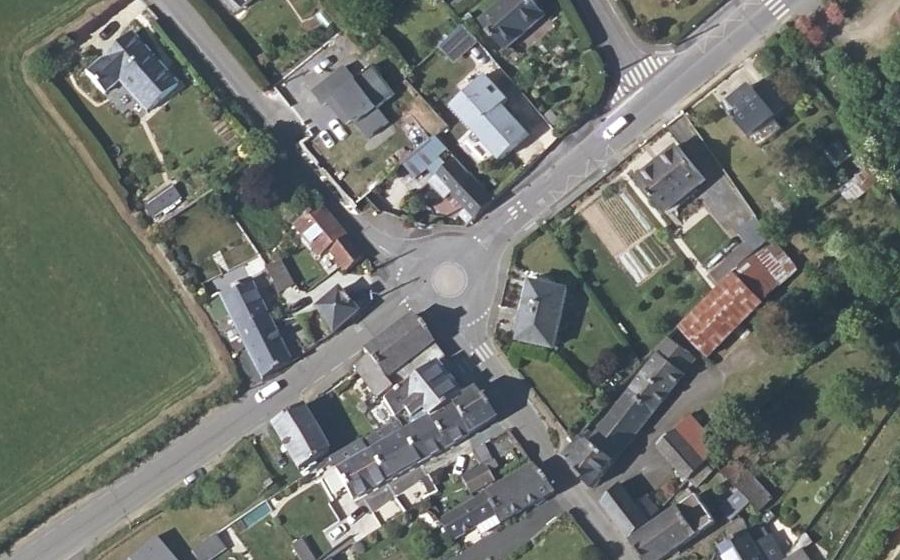 Vue aérienne du Rond-point anonyme n°265998963