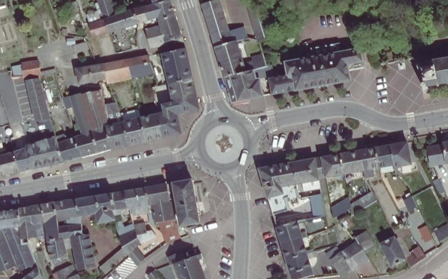 Vue aérienne du Rond-point anonyme n°26606656