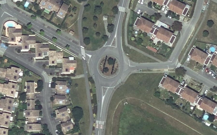 Vue aérienne du Rond-point anonyme n°26613479